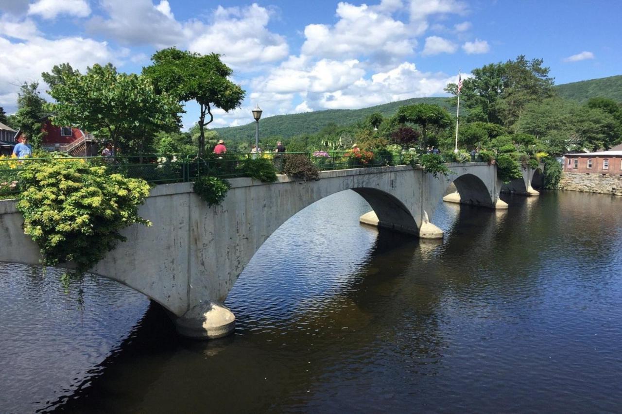 Blooming Inn Shelburne Falls Eksteriør bilde