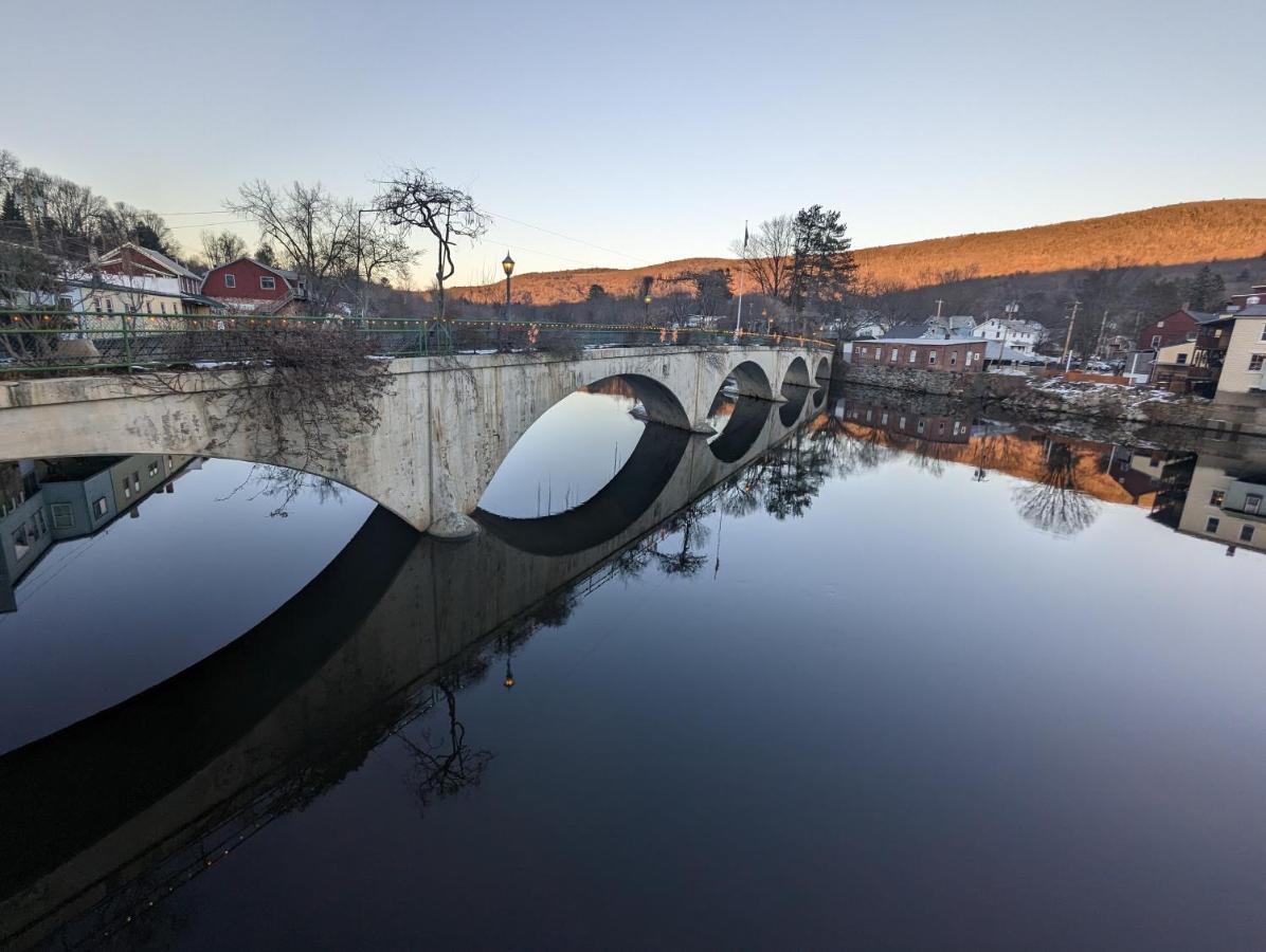 Blooming Inn Shelburne Falls Eksteriør bilde